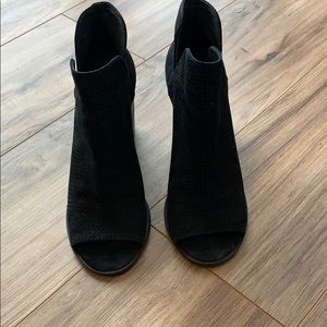 Steve Madden open toed booties